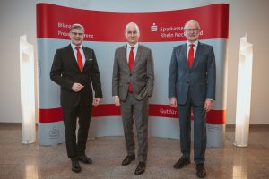 Der Vorstand der Sparkasse Rhein Neckar Nord (v. l.): Thomas Kowalski, Stefan Kleiber und Helmut Augustin.
