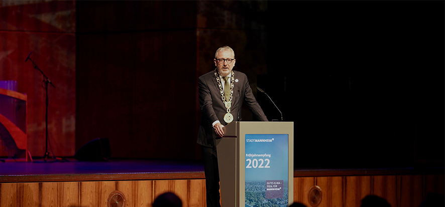 OB Dr. Peter Kurz stimmt Gäste beim Frühjahrsempfang auf Herausforderungen des Klimawandels ein. Foto: Stadt Mannheim/Henn